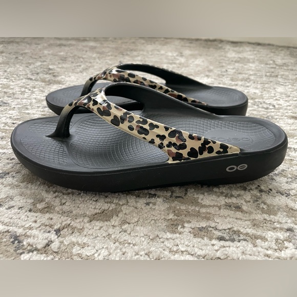 OOFOS Shoes - Oofos Oolala Leopard Print Sandals Size 9 Recovery Sandals Limited Edition